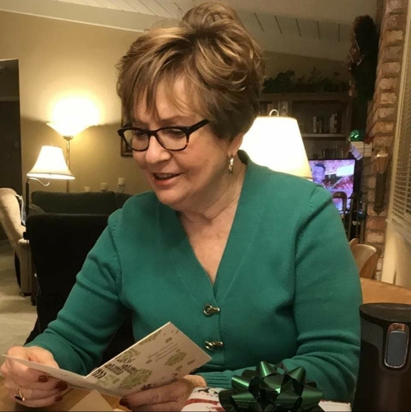 Meet your Posher, Lisa and Maureen. - Picture 2 of 4